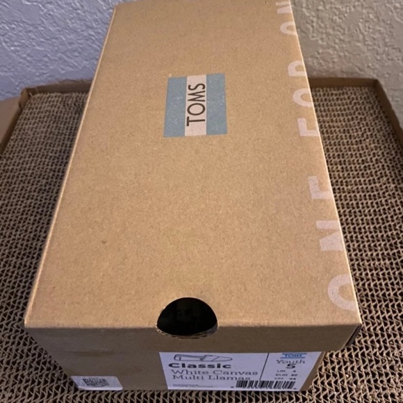 TOMS Llama Slip On Canvas Shoes - Picture 7 of 8